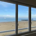 OSKAR luxe appartement op zeedijk met zeezicht